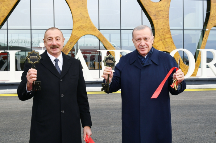  Qarabağın hava qapısının simvolik açarı Prezidentlərə təqdim edildi -  FOTO+VİDEO    
 