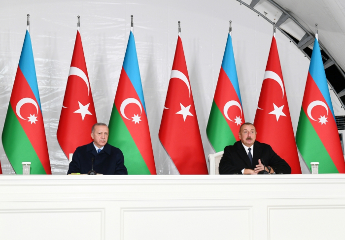   Les présidents azerbaïdjanais et turc font une déclaration conjointe à la presse  
