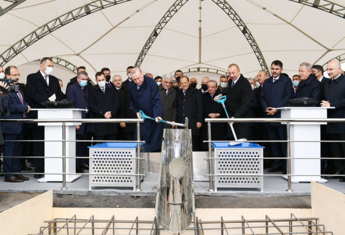  Les présidents azerbaïdjanais et turc posent la première pierre du corridor du Zanguezour 
