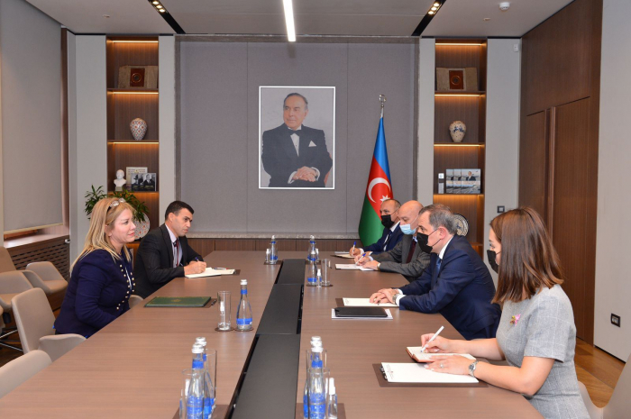 Azerbaijani FM receives outgoing Algerian ambassador