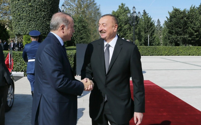   Ilham Aliyev recibe al presidente Erdogan en el Aeropuerto Internacional de Fuzuli   