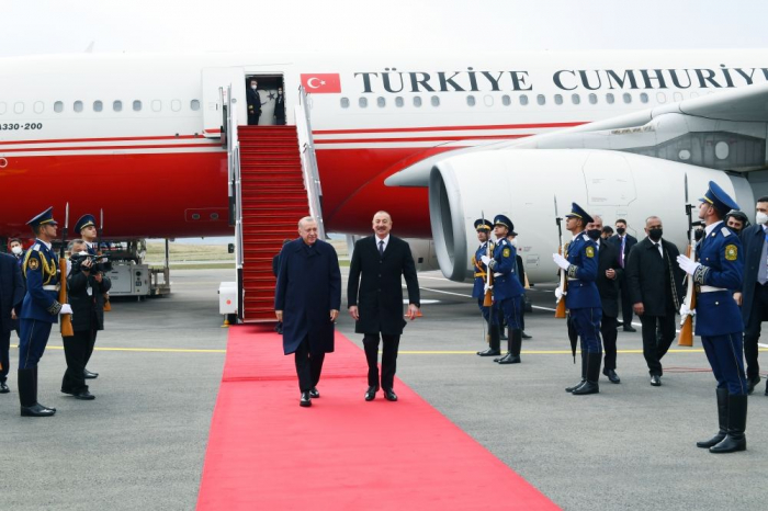  Azerbaijani president welcomes Turkish counterpart at Fuzuli International Airport 