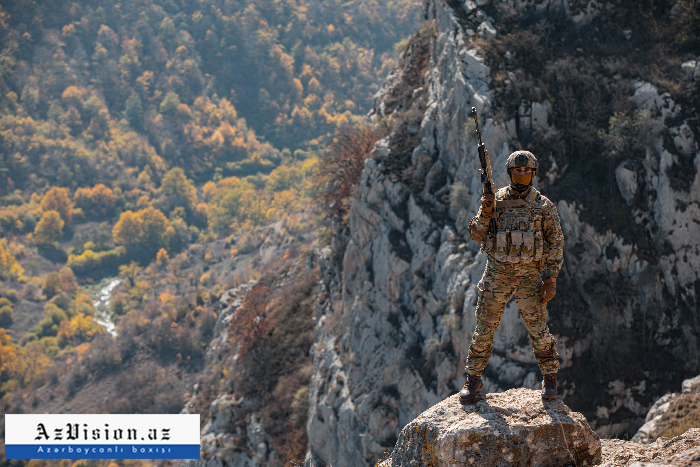  So schützen aserbaidschanische Spezialeinheiten Sсhusсha -   FOTOS    