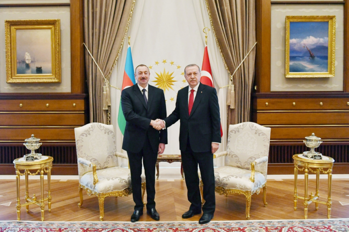   Präsident Ilham Aliyev gratuliert dem türkischen Amtskollegen  