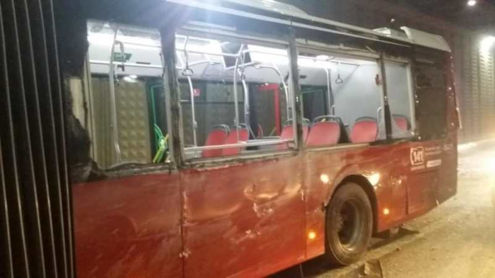    Bakıda yük maşını dörd avtomobillə və avtobusla toqquşdu     
