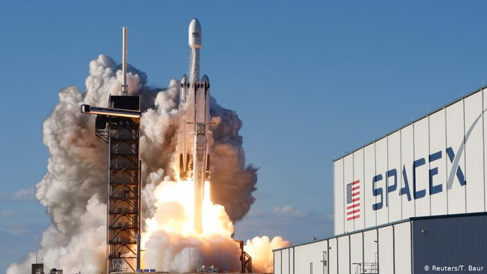"SpaceX" Kosmosa mini-peyk buraxır