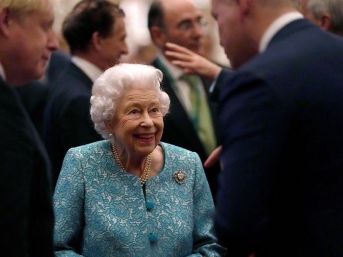Royaume-Uni: la reine Elizabeth II hospitalisée pendant une nuit