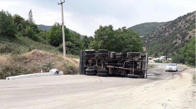    Ermənistanda Rusiya sərhədçiləri qəzaya düşdü,  ölən və yaralanan var    
