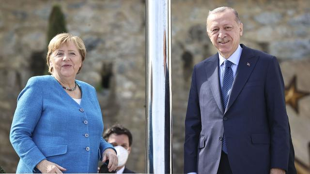    Ərdoğanla Merkel arasında görüş keçirilir    