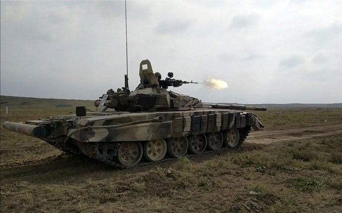 Ordunun tank bölmələri döyüş atışları icra edib