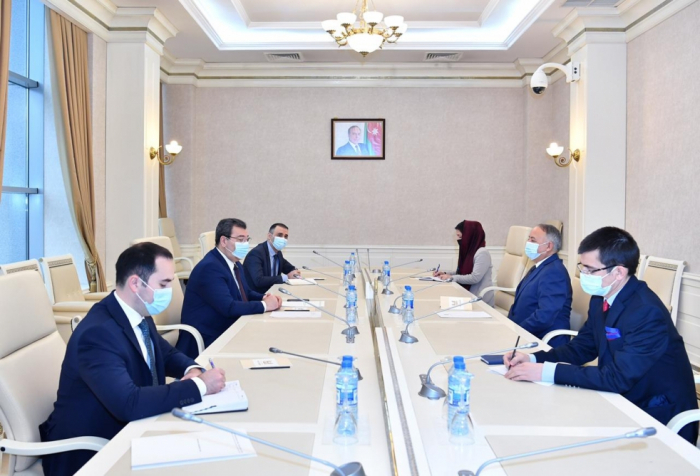 Azerbaiyán y Pakistán discuten el desarrollo de relaciones interparlamentarias