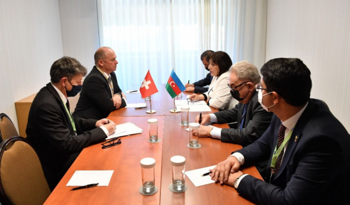 Presidenta de Milli Majlis de Azerbaiyán se reúne con el presidente del Consejo Nacional de la Asamblea Federal de Suiza