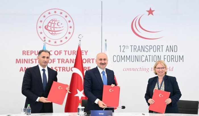 Se firma el protocolo trilateral sobre el desarrollo del proyecto de la línea ferroviaria Bakú-Tbilisi-Kars