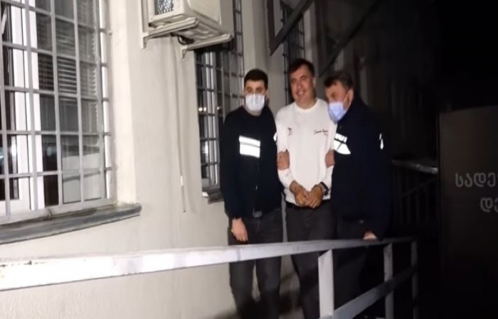 Saakaşvilinin saxlanılmasının görüntüləri yayıldı -    VİDEO   