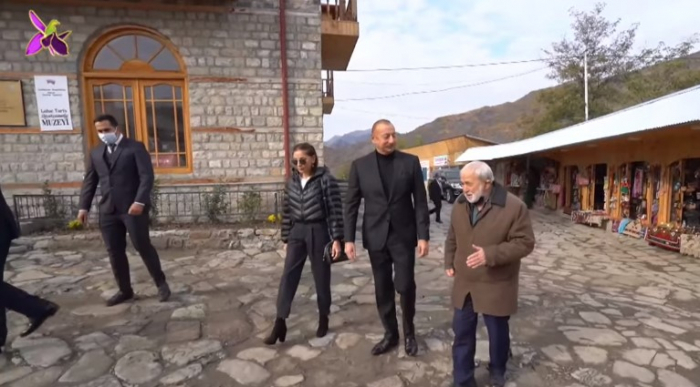   Aserbaidschanischer Präsident und First Lady sprechen mit Bewohnern der Siedlung Lahidsch -   VIDEO    