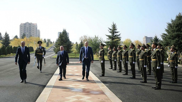   Karapetyan und Burchuladze diskutierten die Lage an der armenisch-aserbaidschanischen Grenze  