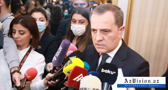     Canciller azerbaiyano:   "Estamos listos para reuniones para normalizar relaciones con Armenia"   