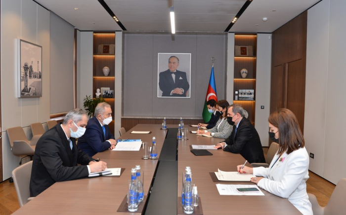   Aserbaidschanischer Außenminister trifft sich mit BSEC-Generalsekretär  