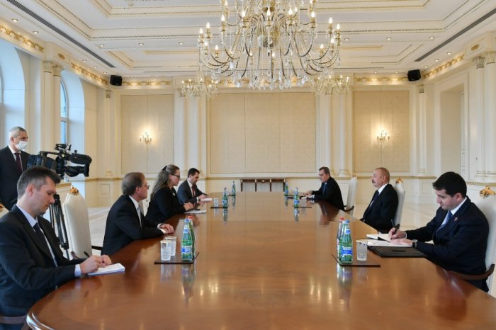  El presidente Ilham Aliyev recibe a Erika Olson 
