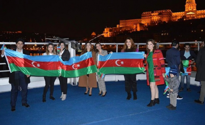 La Victoria de Azerbaiyán se celebra en el mundo
