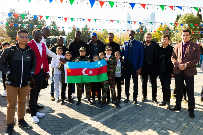 Young people from OIC member states visit the “Victory Fair”