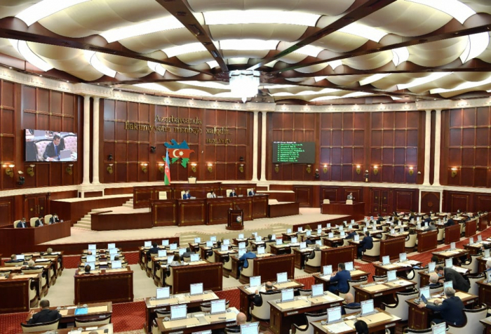   Azerbaijani parliament holds discussions on draft state budget for 2022   