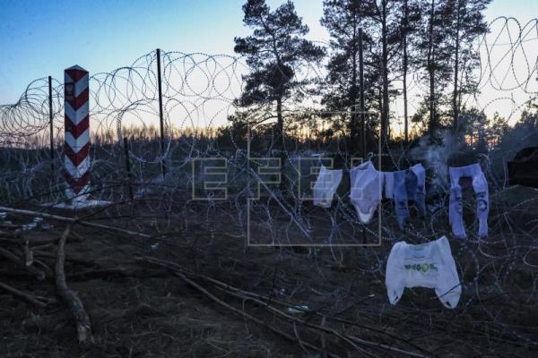 Miles de polacos protestan por la "guerra" migratoria en la frontera