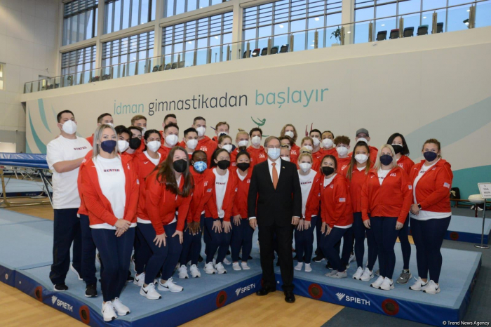   US-Botschafter in Aserbaidschan besucht nationale Turnhalle in Baku  