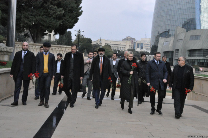 Reps of International Business Forum, MUSIAD visit Alley of Martyrs in Azerbaijan