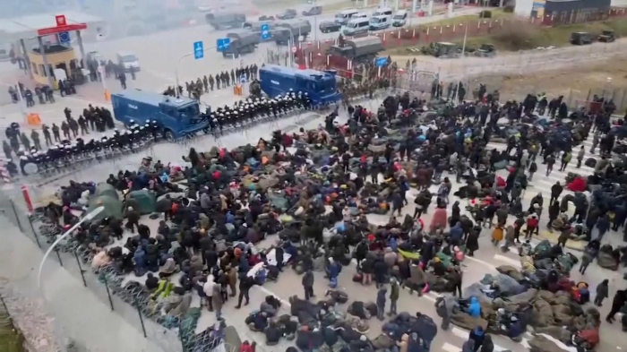   Scores of migrants leave camp for Belarus-Poland border -  NO COMMENT    