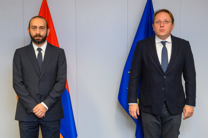 EU Commissioner, Armenian FM discuss regional situation