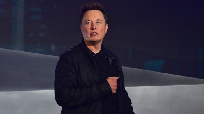 Musk says first orbital flight for Moon rocket in early 2022