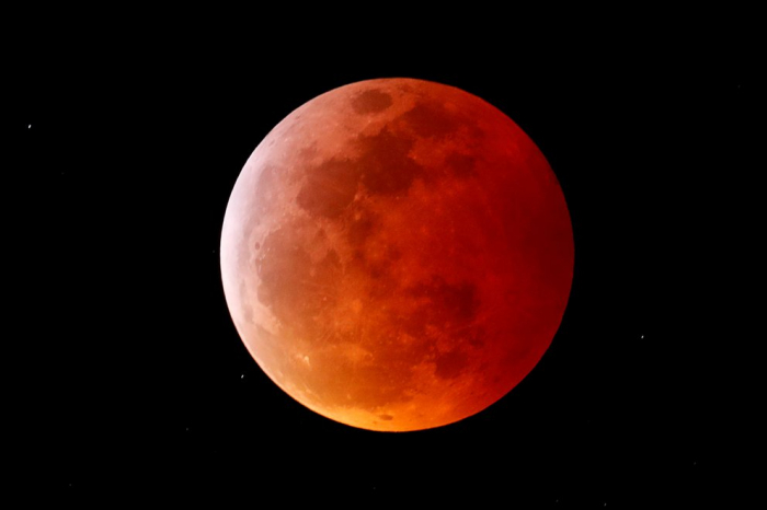   Último eclipse lunar del año:   así se vivió el fenómeno astronómico más largo del siglo
