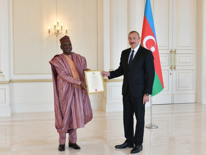 Ilham Aliyev a reçu les lettres de créance des nouveaux ambassadeurs du Nigeria et de l
