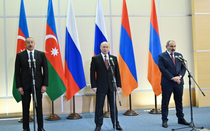   Putin obsequió a Ilham Aliyev y Nikol Pashinián una rama de olivo  