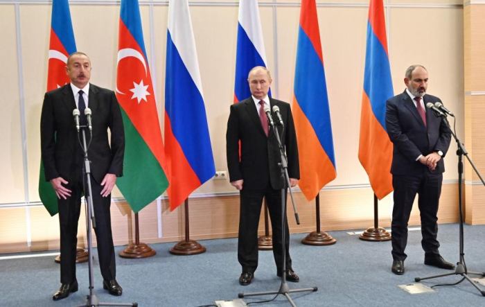  Staats- und Regierungschefs von Aserbaidschan, Russland und Armenien unterzeichnen gemeinsame Erklärung 