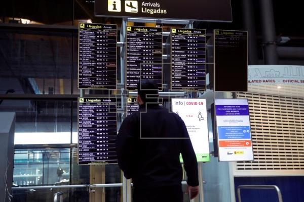 España incrementará restricciones de viaje ante las nuevas variantes de covid