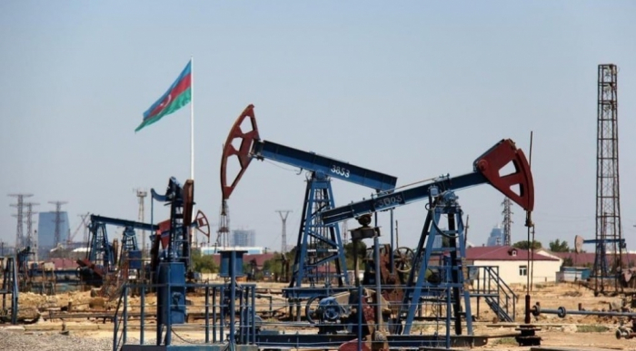 Azerbaijani oil price drops on world markets 