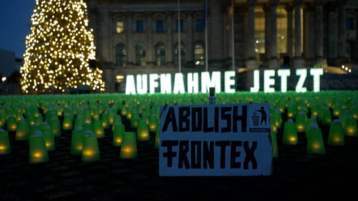   Berlin: 6000 green lights in solidarity with migrants in Belarus -   NO COMMENT    