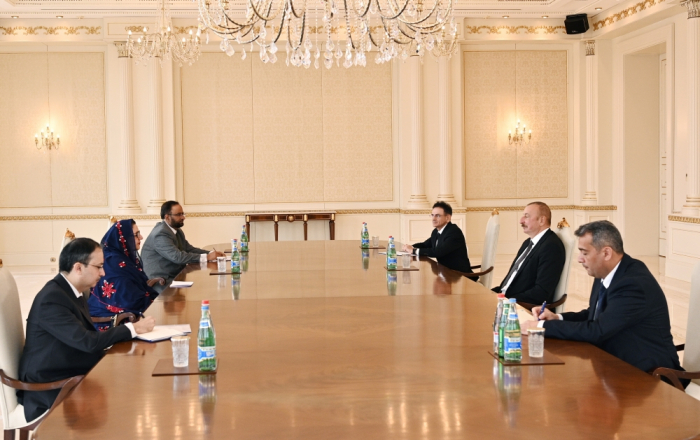   El presidente Ilham Aliyev recibe a la ministra pakistaní   