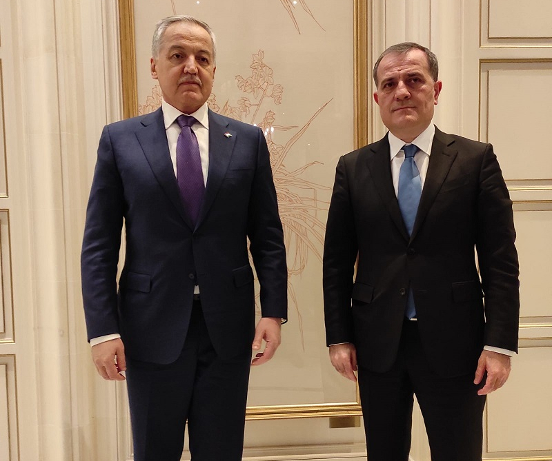 Azerbaijani foreign minister meets with Tajik counterpart 