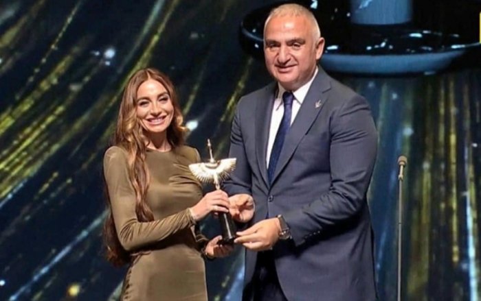  "Korkut Ata" Film Festivalının ilk mükafatı Arzu Əliyevaya verilib    