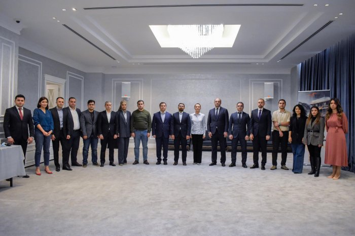 Qarabağ Dirçəliş Fondu “Yüksəliş” müsabiqəsinin qalib və finalçıları ilə görüşüb  
