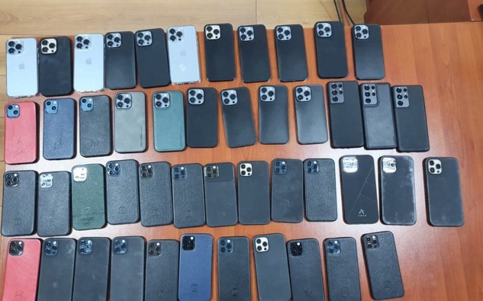 İstanbuldan gələn şəxsdən 47 telefon götürülüb