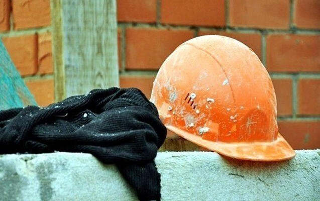    Bakıda uçqun olub, fəhlə betonun altında qalıb    