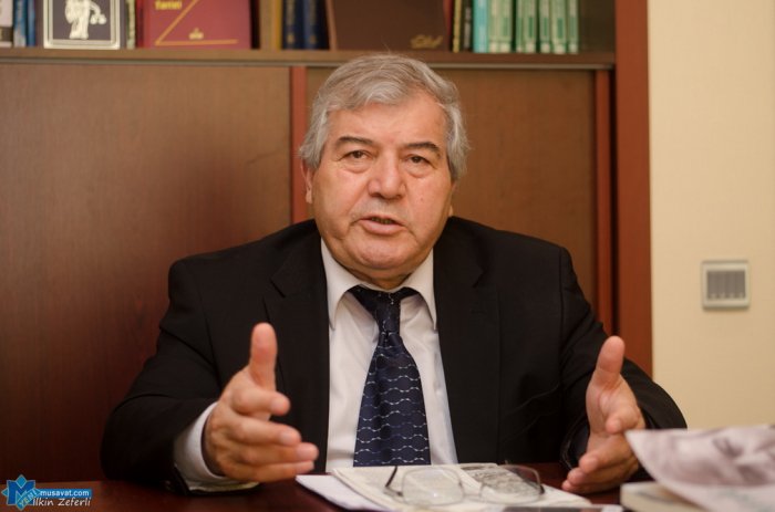    “Camaatın əsəbləri ilə oynayırıq” -    Deputat  
      