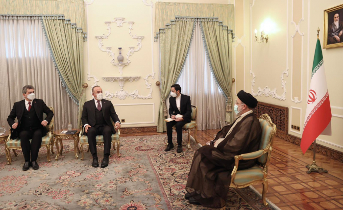    Çavuşoğlu İran prezidenti ilə görüşüb   