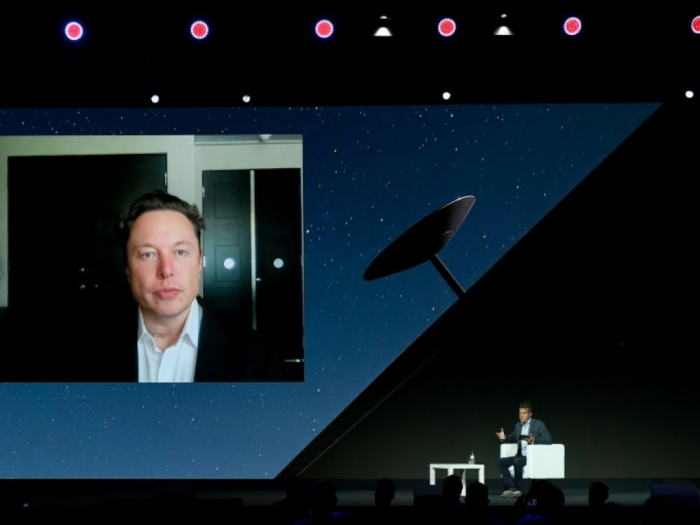 Elon Musk vend pour cinq milliards de dollars d