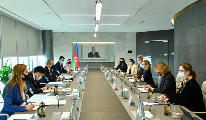 Ministro de Economía de Azerbaiyán y la vicepresidenta regional del Banco Mundial abordaron temas de cooperación