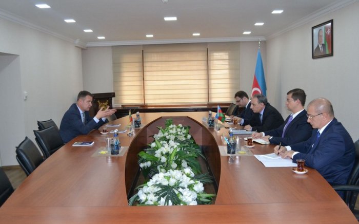 Baş prokuror Litva səfiri ilə görüşüb  
